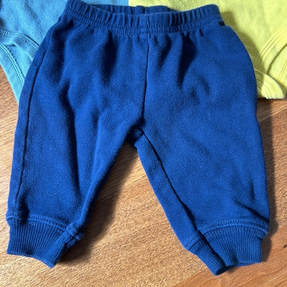 Carter's 3 piece set - Picture 2 of 8